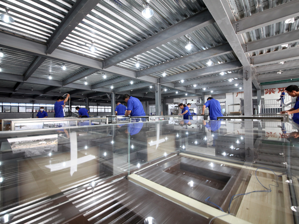 新輝珠寶展具400熱線(xiàn)開(kāi)通，服務(wù)再上新臺(tái)階